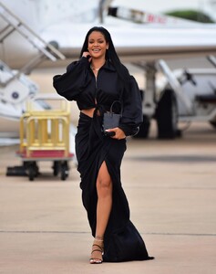 rihanna-arrives-in-barbados-for-the-crop-over-festival-08-04-2019-0.jpg