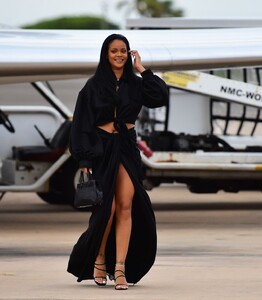 rihanna-arrives-in-barbados-for-the-crop-over-festival-08-04-2019-9.jpg