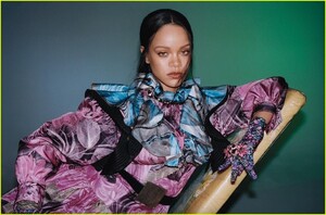 rihanna-vogue-hong-kong-august-2019-05.jpg