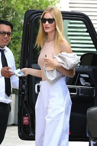 rosie-huntington-whiteley-arrives-at-a-business-lunch-in-beverly-hills-08-15-2019-1.thumb.jpg.3bfeb23f248aa09b4f93c0f4cc82537f.jpg