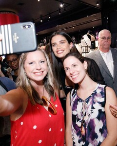sarasampaio_68746280_2335963340004610_7361209495107357732_n.jpg