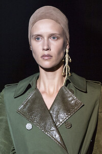 schiaparelli-hc-clp-rf19-8829.thumb.jpg.a34eb49683a443a8973dab27ed6bd3e6.jpg