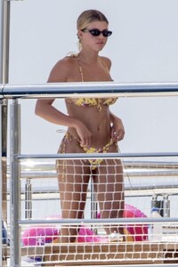 sofia-richie-in-a-bikini-on-holiday-in-positano-08-08-2019-0.jpg