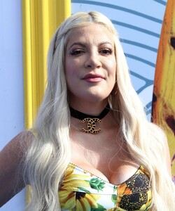 tori-spelling-fox-s-teen-choice-awards-2019-1.jpg