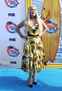 tori-spelling-fox-s-teen-choice-awards-2019-5.jpg