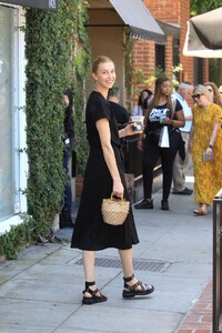 whitney-port-leaving-lunch-on-melrose-place-in-west-hollywood-07-30-2019-0.jpg