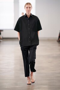00001-THE-ROW-SS20-Ready-To-Wear.thumb.jpg.9a1f7ce365f749b6c1e96c4e7aa76040.jpg