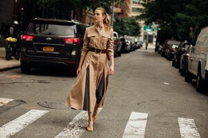 00001NYFW_DAY4_Vogueint_10sep19_credit_Jonathan-Daniel-Pryce_54.thumb.jpg.f3afde79cd7ace8e13c7a2c65b2fc5ee.jpg