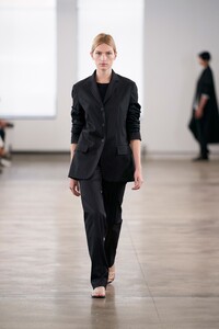00002-THE-ROW-SS20-Ready-To-Wear.thumb.jpg.e8f66ea7c7477f69e26f479b68de7e87.jpg