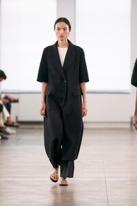 00006-THE-ROW-SS20-Ready-To-Wear.thumb.jpg.46eab0691dd6e6f2d8c004a3122d2491.jpg