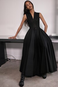 00008-alaia-spring-20-ready-to-wear-credit-karim-sadli.thumb.jpg.fe8a96b835dd217dce5ac4494252f670.jpg