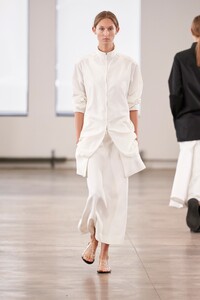 00011-THE-ROW-SS20-Ready-To-Wear.thumb.jpg.fd5643ca76be894d5fe3b50e9b375d53.jpg