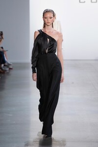 00012-Cong-Tri-Ready-To-Wear-Spring-2020.thumb.jpg.84535323eb8b958fc36edc5866633325.jpg