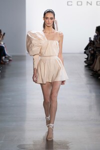 00015-Cong-Tri-Ready-To-Wear-Spring-2020.thumb.jpg.e2930aa00874b9fac921f36801c6a592.jpg