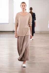 00019-THE-ROW-SS20-Ready-To-Wear.thumb.jpg.1d2c05d8b4bc26588bcc545a609cb922.jpg
