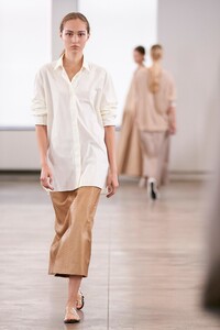 00021-THE-ROW-SS20-Ready-To-Wear.thumb.jpg.1e5d7313270ce25c037bde6b3f712a08.jpg