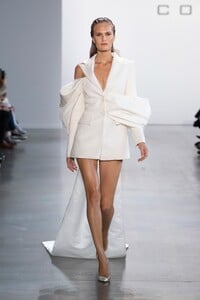 00026-Cong-Tri-Ready-To-Wear-Spring-2020.thumb.jpg.bececddccfbebd78b32e40c8c7b07a7d.jpg