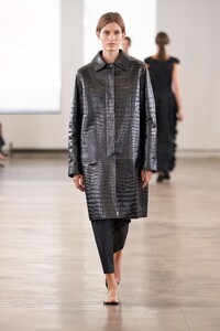 00027-THE-ROW-SS20-Ready-To-Wear.thumb.jpg.48eba75e0b26c07299e1ad02ea8130d6.jpg