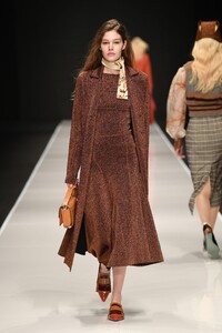00032-Anteprima-FALL-19-Ready-To-Wear.thumb.jpg.3019e7feb134d31d9b75b4076b94538b.jpg