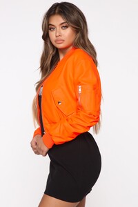 07-19-19_Studio_3_JP_14-00-32_38__77868_NeonOrange_CC_0620_JD_JK.jpg