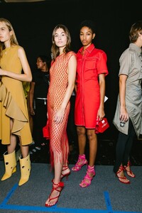 08-off-white-backstage-pfw-ss20-corey-tenold.thumb.jpg.5a8dcb4dadd95f515018d910aa1f1599.jpg