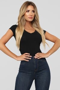 09-25-18_Studio_2_14-48-20_RT1010V_Black0560_AG.jpg