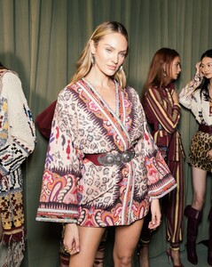 09-etro-backstage-ss20-corey-tenold.thumb.jpg.c5bbeaf0cd7095829f8222e649f78783.jpg