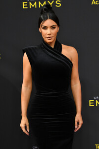 Kim+Kardashian+2019+Creative+Arts+Emmy+Awards+Ltx7f5iY1Wkx.jpg