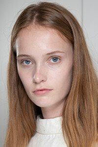 101447452_GucciSpring2020BackstagepxfwEqsQhIRx.thumb.jpg.aa6c2322021c178aab5f3b6e840516d1.jpg