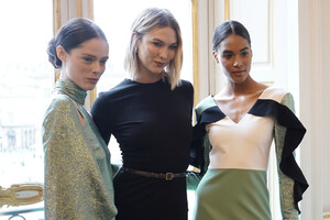 Cindy+Bruna+Christian+Siriano+Backstage+Paris+-Ai3sPsjv4ux.jpg