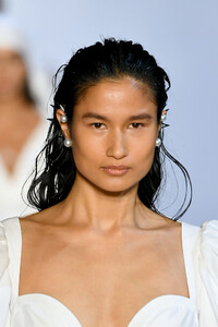 1015534248_PrabalGurungRunwaySeptember2019NewYorkmJRHH3jPDxZx.thumb.jpg.e8726ff1fa9a6573caf82a9311409599.jpg