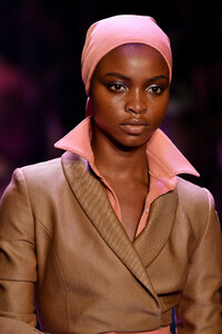 1020587444_BrandonMaxwellRunwaySeptember2019NewKP6nbvacKSfx.thumb.jpg.91dd30a5ddc9d1af785fae42a14a65d7.jpg