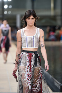 1041944898_LongchampSS20RunwayShowAccessoriesDetailsk2z8Ndqg06hx.thumb.jpg.9fb4a65bc98ad952417a53c58331c4ea.jpg