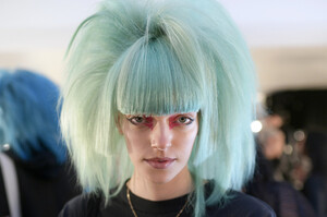 1042500341_JeremyScottBackstageSeptember2019NewstyjGEbPJ-rx.thumb.jpg.8fdb9b83cff20f131245d8d0ca594313.jpg