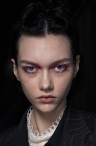1043868812_AnnaSuiSpring2020BackstageV-R9aD82Yrlx.thumb.jpg.25bb3f878132851998b9d034406d3169.jpg