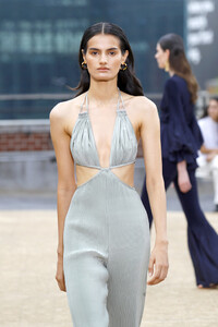 1053896057_JonathanSimkhaiRunwaySeptember2019NewMam87s9q-uUx.thumb.jpg.091251e19af45a07c5885f3c36d86cf7.jpg