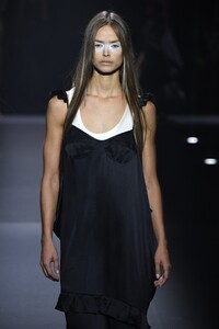 105846766_VeraWangRunwaySeptember2019NewYorkFashion0Huthogg90Ox.thumb.jpg.381503ac31a05171bec9a125b7dc43d4.jpg