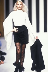 1059330344_Valentino1994WomenRTW94.thumb.jpg.2659aa8dd916c37fd9f93f52e8d71915.jpg