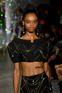 1059544586_AreaRunwaySeptember2019NewYorkFashionMVtbrroZCWcx.thumb.jpg.fee9c75551b18bebc71e60fe5a9715f3.jpg