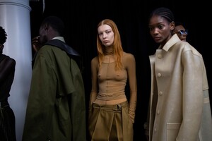 1060580620_helmut-lang-bks-m-rs20-5251(1).thumb.jpg.7e5174192bb8968332f03f4d1ae5b904.jpg