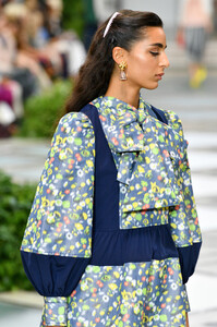 106106170_ToryBurchNYFWSS20RunwayfFhYS3m3-_Jx.thumb.jpg.9579f19c63a41f418a63029cca668c7f.jpg