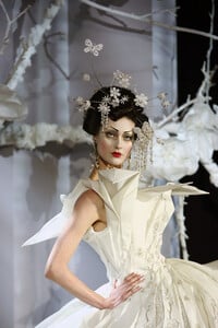 1061309986_ChristianDior2007HauteCouture194.thumb.jpg.c295f24bc7467a94f406b7a44673a8ef.jpg