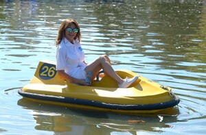       liz160919BZNimage115.jpg