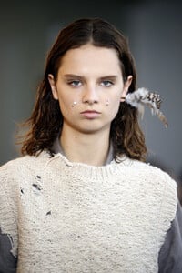 1070264893_ACNESTUDIOSRunwayParisFashionWeekHaute0-RqePjR2u2x.thumb.jpg.d32b45cdfdfd5134d40473b969cfaa12.jpg