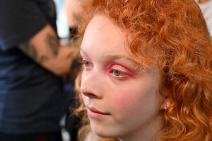 1070965801_AnnaSuiBackstageSeptember2019NewYorkEBtiOY2a5Ssx.thumb.jpg.283e0f552549a9590e05f8c6f1525326.jpg