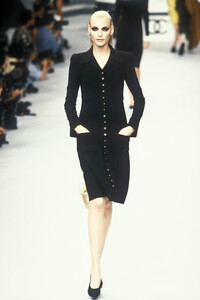 1072218944_Chanel1995HauteCouture166.thumb.jpg.6f84abd8ed4a017d3ed47c2aece02837.jpg