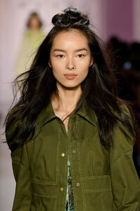 1075297305_AnnaSuiRunwaySeptember2019NewYorkFashion-xBDHynmU7Rx.thumb.jpg.6a77bab82c3e1d1e0a37d3b0106a254b.jpg