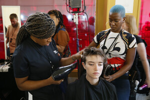 1077514703_TomFordBackstageSeptember2019NewYorkEO7_PfVoYqhx.thumb.jpg.cf7ed5be5775bf1ad33c3591e77e2c91.jpg