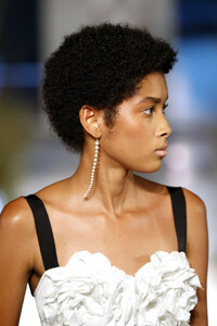 1082689411_JasonWuCollectionRunwaySeptember2019PMd2w3MQLEpx.thumb.jpg.d1c6c8e1c1cf2427222e12054cdb5fb2.jpg