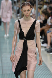1083377745_AlyxRunwayParisFashionWeekMenswearSpring-GXA3DUt3Acx.thumb.jpg.991b534487c40da8b36245263b5ff4ac.jpg